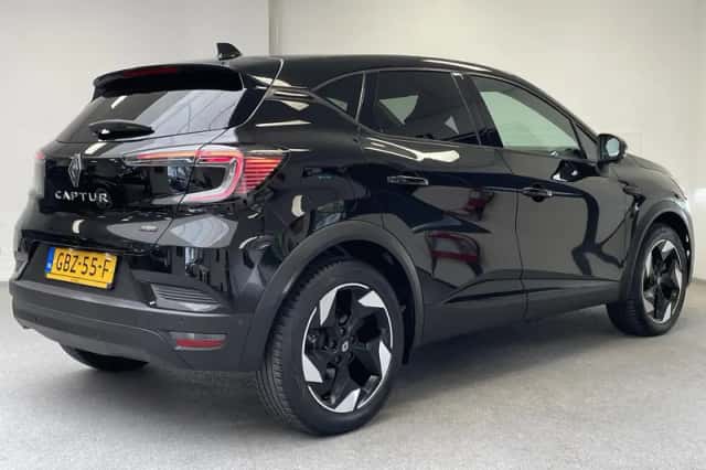 Renault Captur (2024) thumbnail 2
