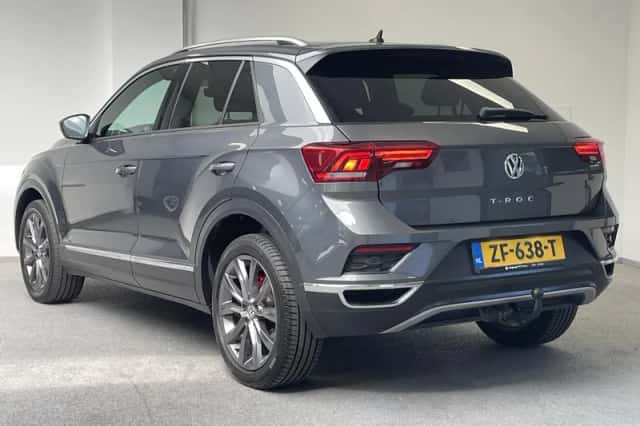 Volkswagen T-Roc (2019) thumbnail 2
