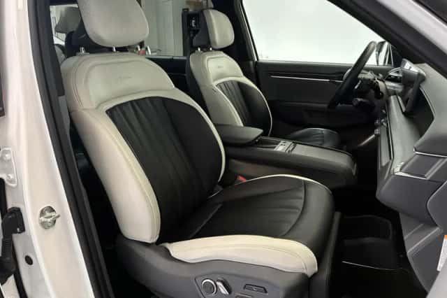 Kia EV9 (2023) thumbnail 3