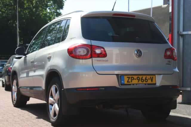 Volkswagen Tiguan (2010) thumbnail 3