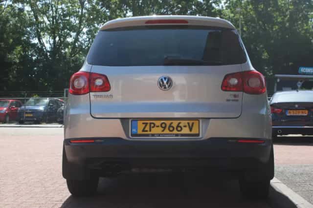 Volkswagen Tiguan (2010) thumbnail 4