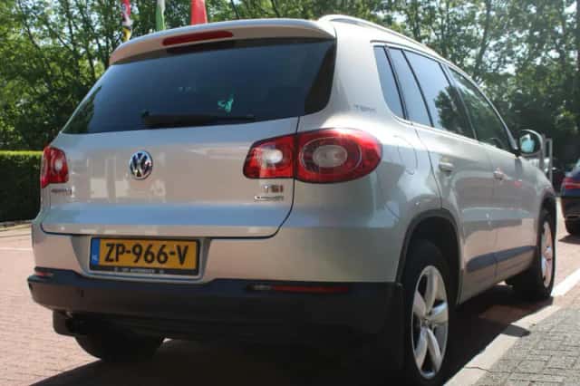 Volkswagen Tiguan (2010) thumbnail 5