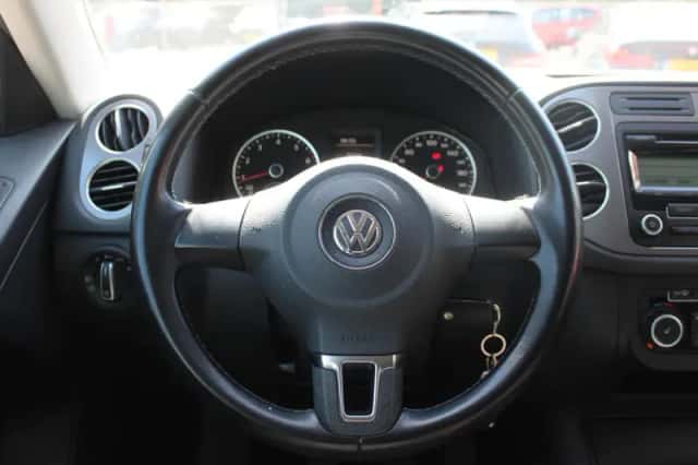 Volkswagen Tiguan (2010) thumbnail 8
