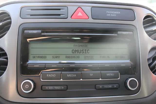 Volkswagen Tiguan (2010) thumbnail 10