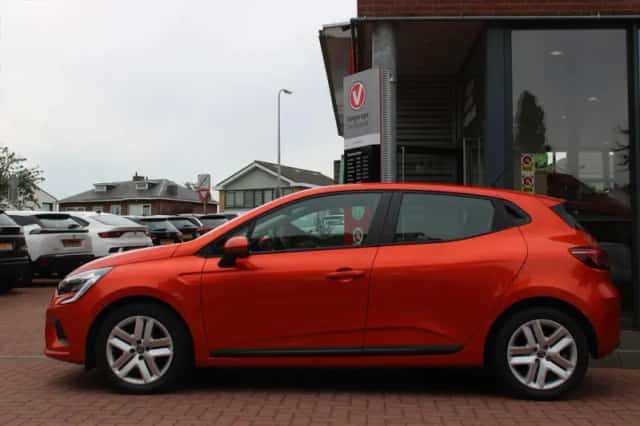 Renault Clio (2022) thumbnail 2