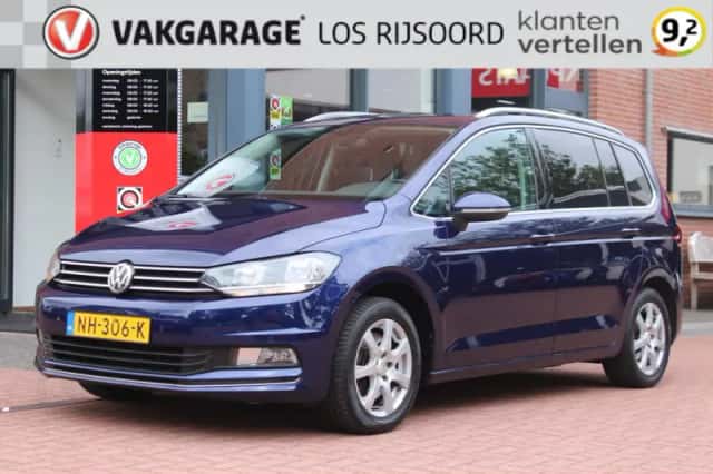 Volkswagen Touran (2017) thumbnail 1