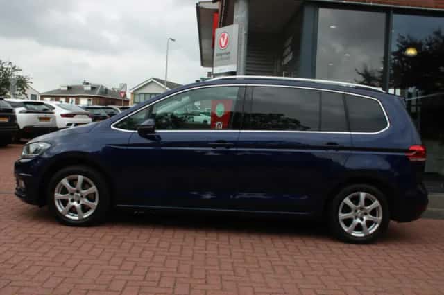 Volkswagen Touran (2017) thumbnail 2