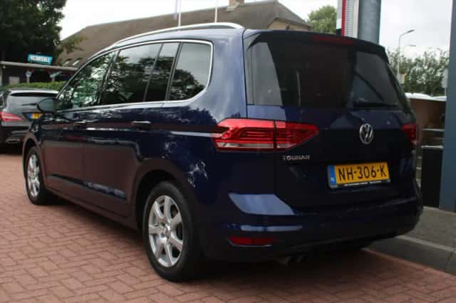 Volkswagen Touran (2017) thumbnail 3