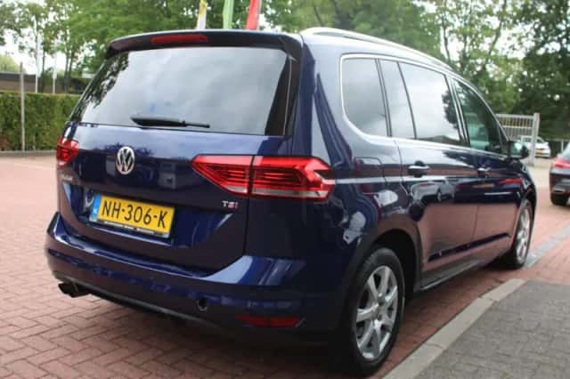 Volkswagen Touran (2017) thumbnail 5