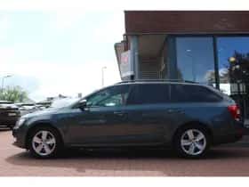 Škoda Octavia (2015) thumbnail 2