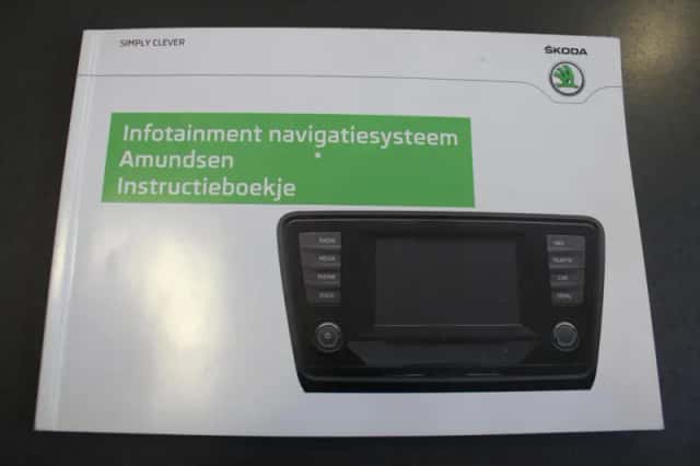 Škoda Octavia (2015) thumbnail 16