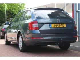 Škoda Octavia (2015) thumbnail 3