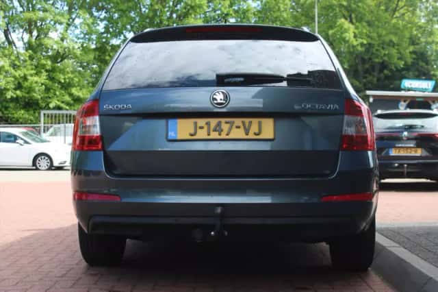 Škoda Octavia (2015) thumbnail 4
