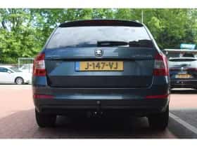 Škoda Octavia (2015) thumbnail 4