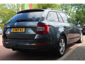 Škoda Octavia (2015) thumbnail 5