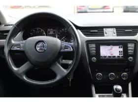 Škoda Octavia (2015) thumbnail 7