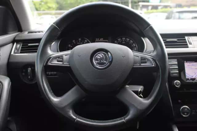 Škoda Octavia (2015) thumbnail 8