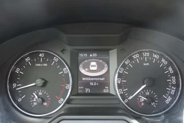 Škoda Octavia (2015) thumbnail 9