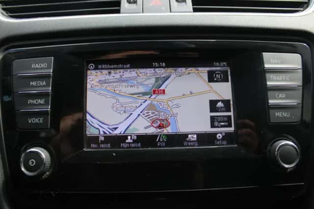 Škoda Octavia (2015) thumbnail 10