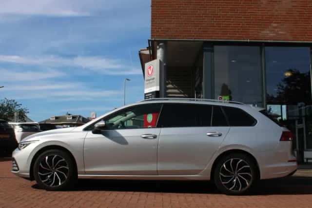 Volkswagen Golf (2021) thumbnail 2