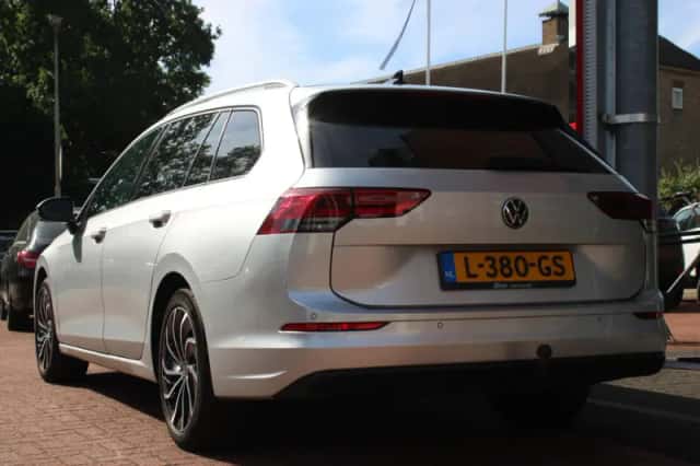 Volkswagen Golf (2021) thumbnail 3