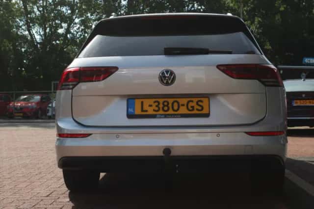 Volkswagen Golf (2021) thumbnail 4