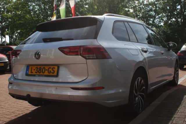 Volkswagen Golf (2021) thumbnail 5