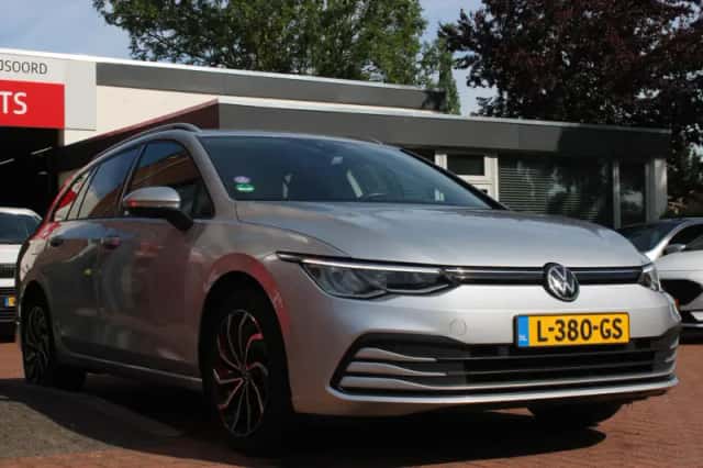 Volkswagen Golf (2021) thumbnail 6