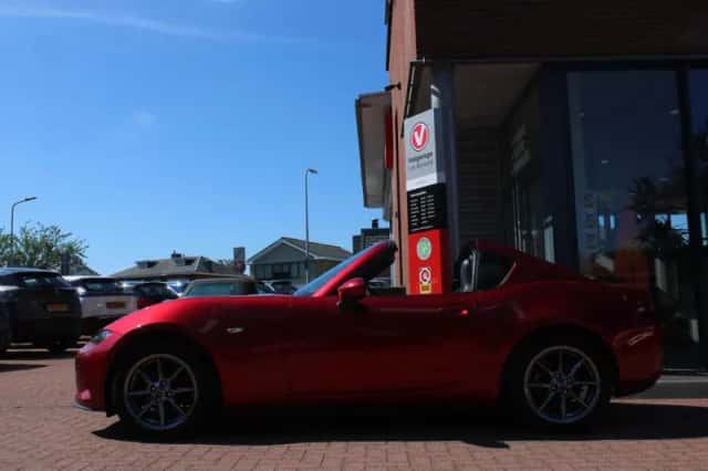 Mazda MX-5 (2018) thumbnail 3