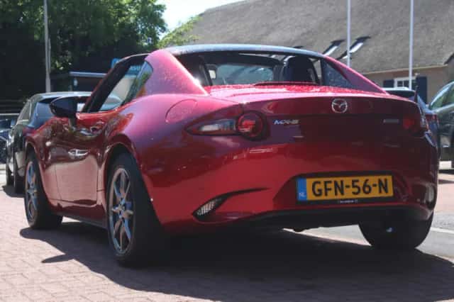 Mazda MX-5 (2018) thumbnail 4