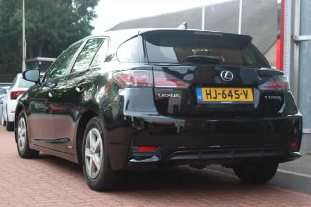 Lexus CT (2015) thumbnail 3