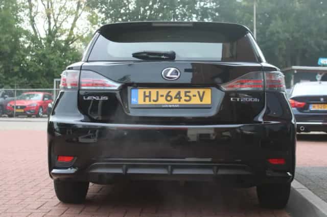 Lexus CT (2015) thumbnail 4