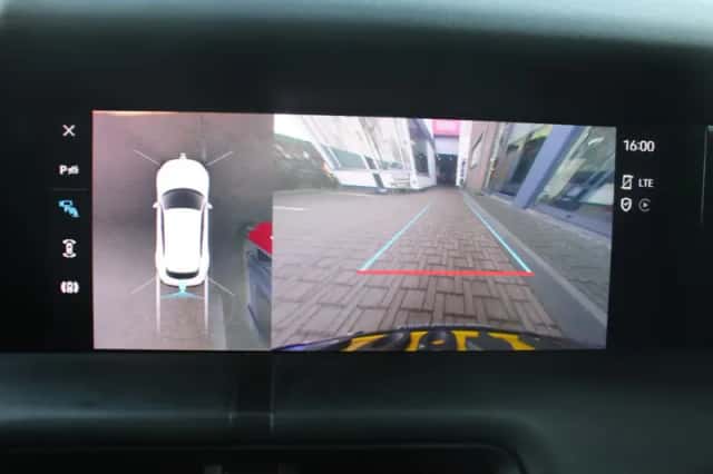 Porsche Taycan (2023) thumbnail 12