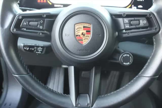 Porsche Taycan (2023) thumbnail 14