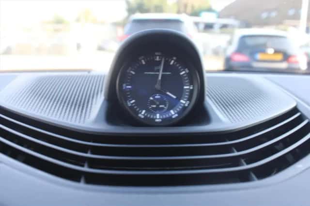 Porsche Taycan (2023) thumbnail 16