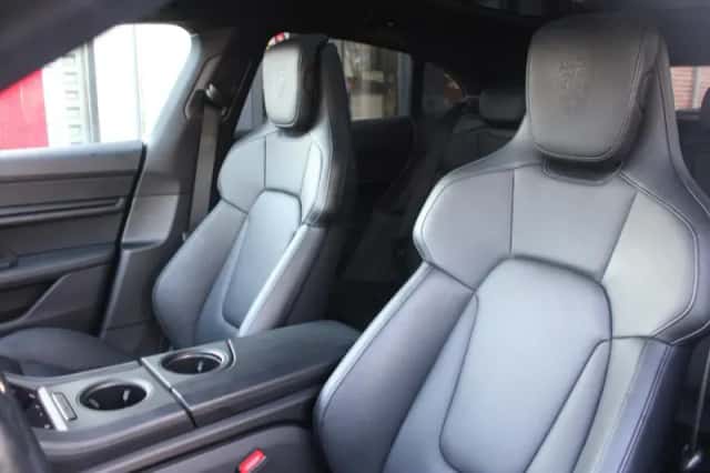 Porsche Taycan (2023) thumbnail 17