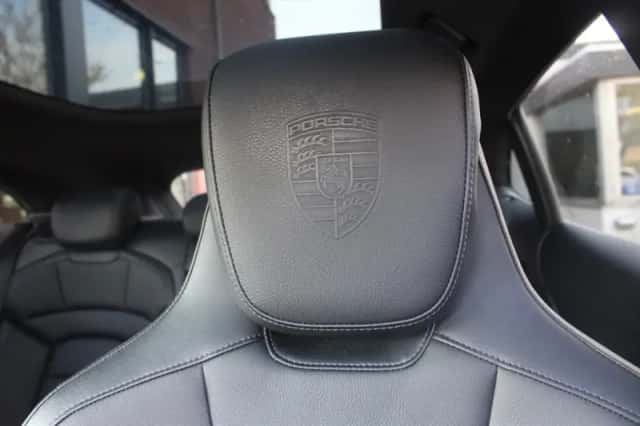 Porsche Taycan (2023) thumbnail 18