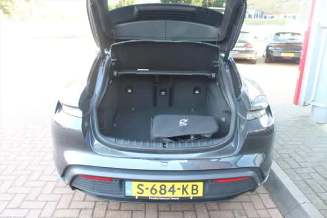 Porsche Taycan (2023) thumbnail 20