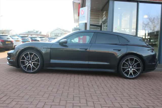 Porsche Taycan (2023) thumbnail 3