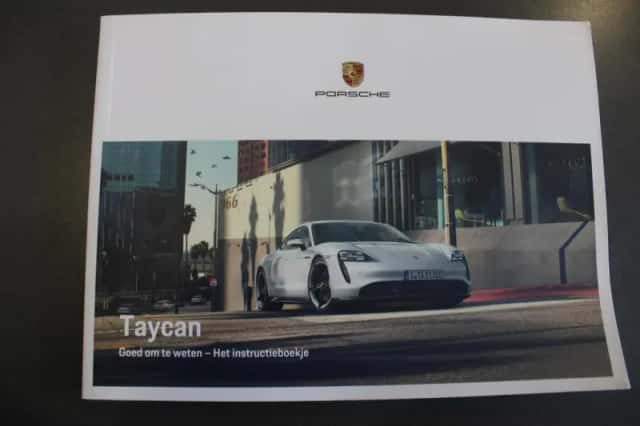 Porsche Taycan (2023) thumbnail 24
