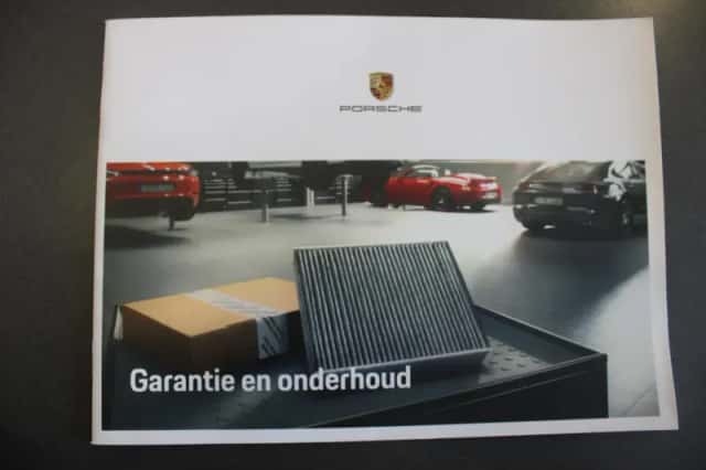 Porsche Taycan (2023) thumbnail 25