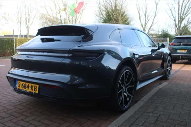 Porsche Taycan (2023) thumbnail 6