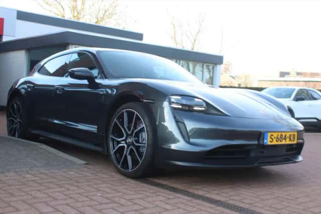 Porsche Taycan (2023) thumbnail 7
