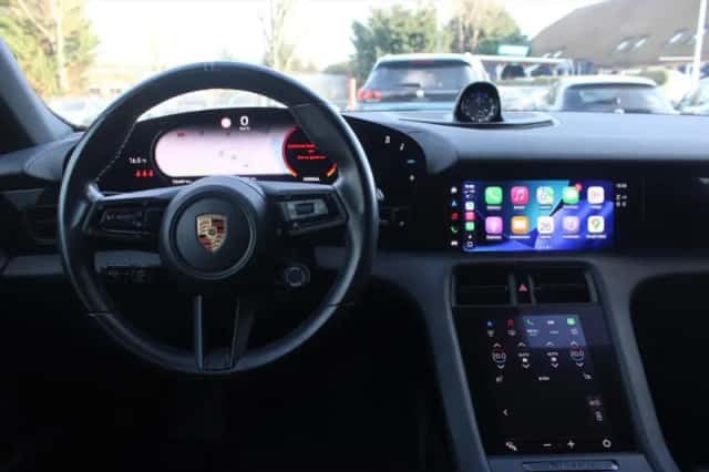 Porsche Taycan (2023) thumbnail 8