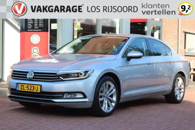 Volkswagen Passat (2018) thumbnail 1