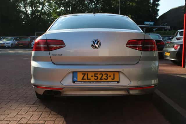 Volkswagen Passat (2018) thumbnail 4