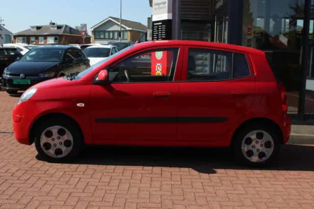 Kia Picanto (2011) thumbnail 2