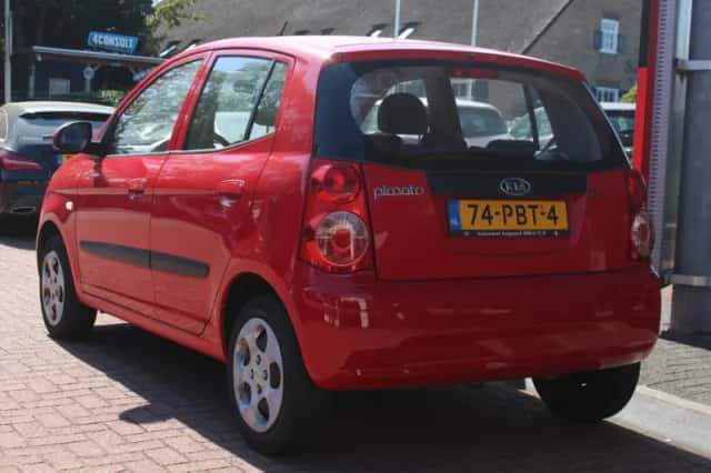 Kia Picanto (2011) thumbnail 3