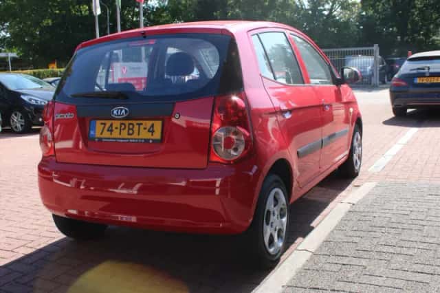 Kia Picanto (2011) thumbnail 5