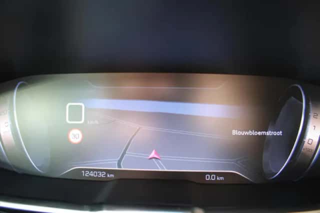 Peugeot 5008 (2019) thumbnail 13